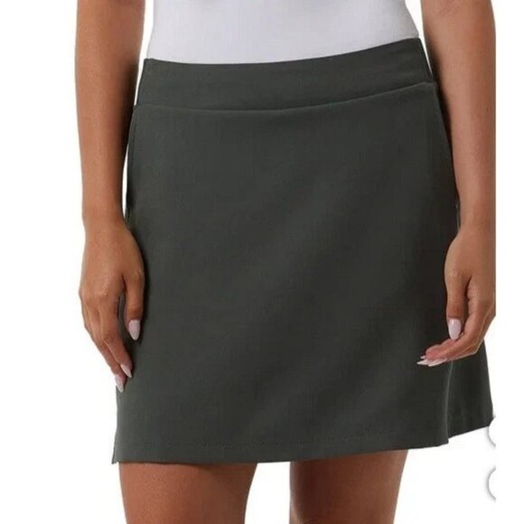 NWOT 32 Degrees Cool Women's M Green Skort  Elastic Waistband & Side Slits - Picture 1 of 7